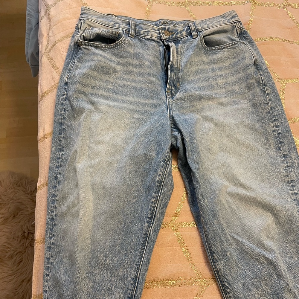 American Eagle Relaxed Mom Jean